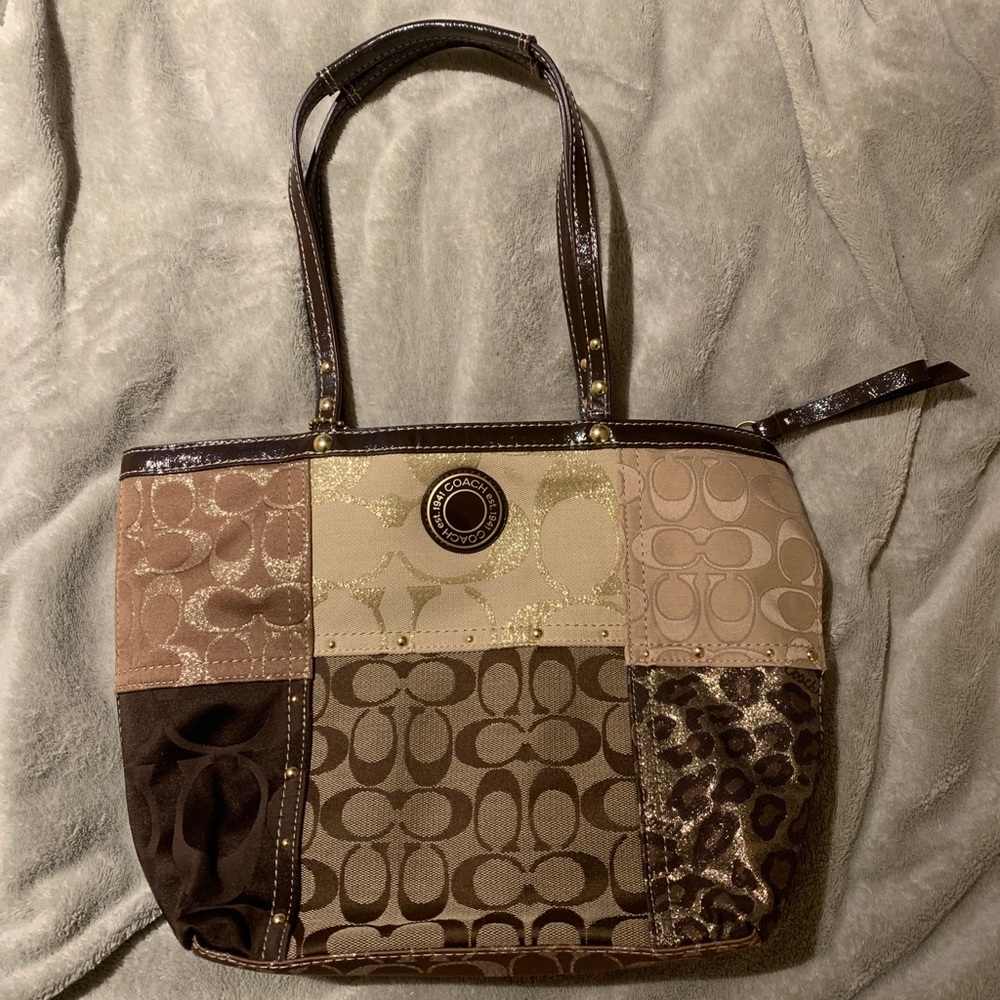 COACH like new legacy signature purse